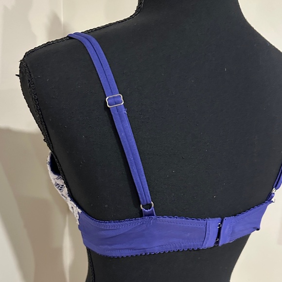 *VICTORIA’S SECRET* Navy x White Lace Balconette Very Sexy Underwire Bra Sz 36C - Picture 6 of 7